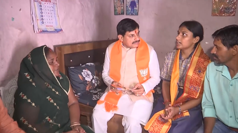 Image from: From narrow lanes to bright horizons: CM Mohan Yadav celebrates MP Board Class 12 commerce topper Chandani Vishwakarma's success