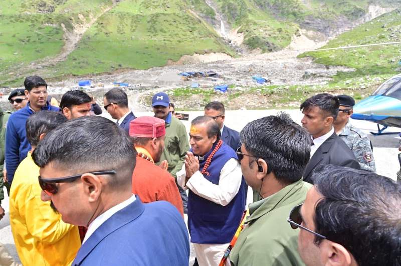 Image from: Mukesh Ambani offers prayers at Badrinath, Kedarnath temples
