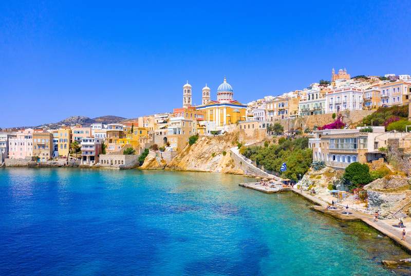 Image from: Off Campus, Bridgerton, Outlander… Here’s your ideal destination for this summer based on your favourite romantic series