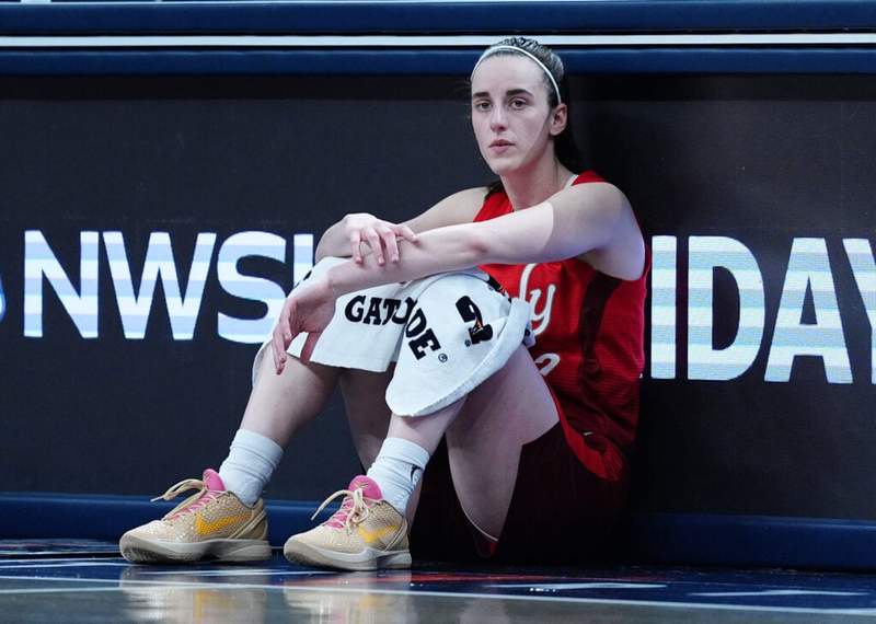 Image from: Caitlin Clark gets called immature over Dallas Wings star’s 2022 kicking scorer’s table incident