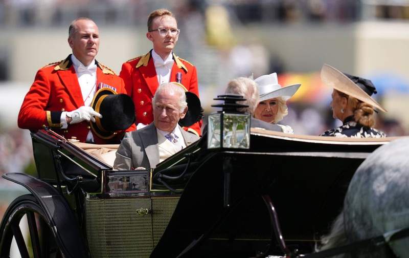 Image from: Peter and Harriet make first outing since wedding as couple join King and Queen at Ascot