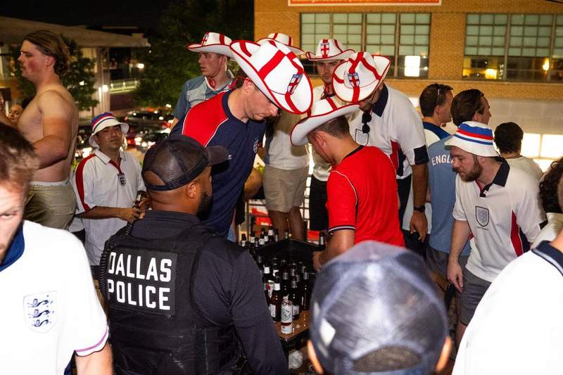 Image from: England fans kicked out of pub in Dallas after £30,000 drinking session