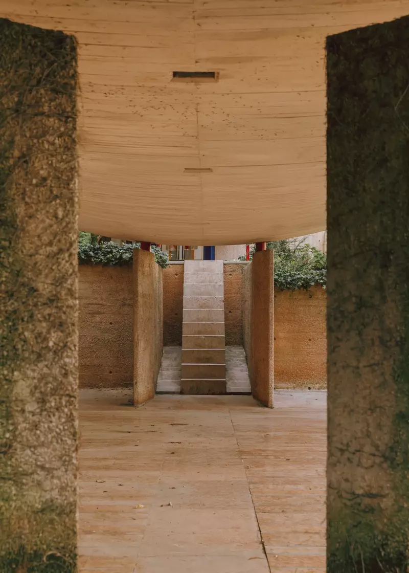 Image from: In Italy, this villa of monumental scale and exceptional museum-like character is a true gem of contemporary architecture