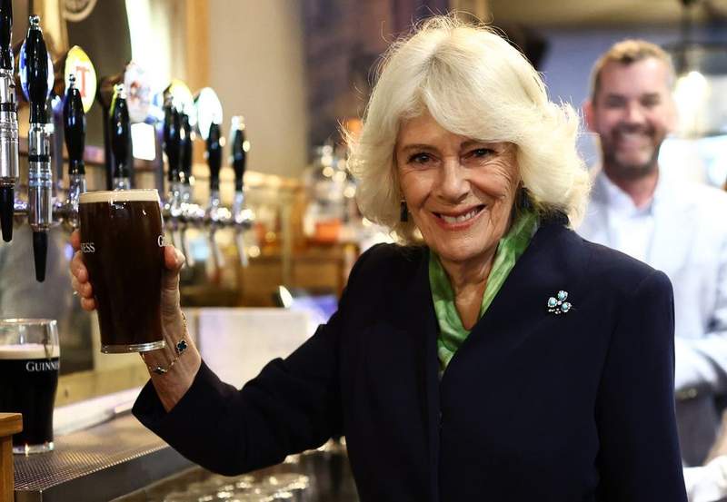 Image from: 'I'll pull a pint': William donates £1,000 to rescue pub as closures continue across Britain
