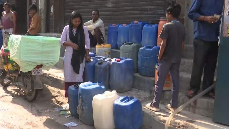 Image from: A week's wait for a single tanker: Scorching heat exposes Central Delhi's water crisis