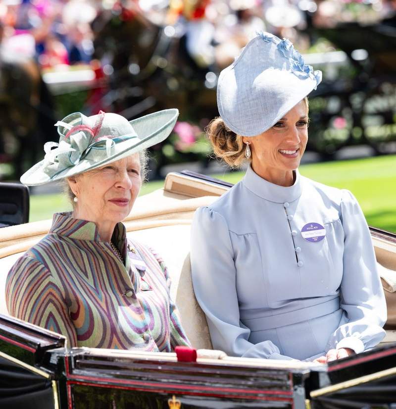Image from: Princess Anne steps out in pink skirt suit she first wore at Royal Ascot 25 years ago