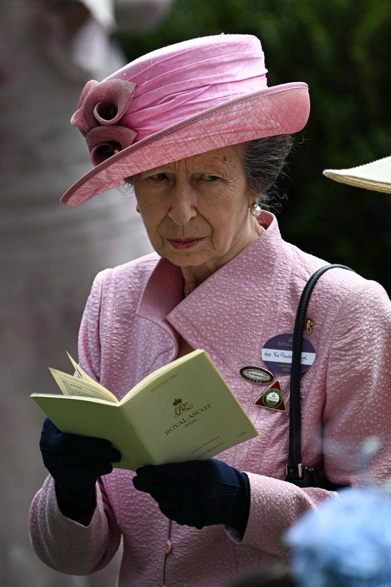 Image from: Princess Anne steps out in pink skirt suit she first wore at Royal Ascot 25 years ago