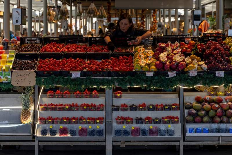 Image from: In Portugal, this historical market is considered one of the most beautiful in Europe (an architectural treasure well worth visiting!)