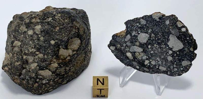 Image from: A Meteorite Sat in an African Desert for Years, and Scientists Have Only Just Discovered What It Contained