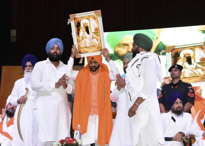 Image from: Punjab, Haryana observe Guru Arjun Dev martyrdom day with ’chabeel’, prayers