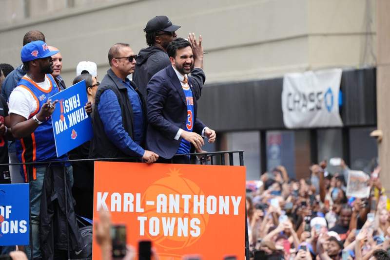 Image from: Zohran Mamdani spotted dancing with New York Knicks star on NBA Championship float