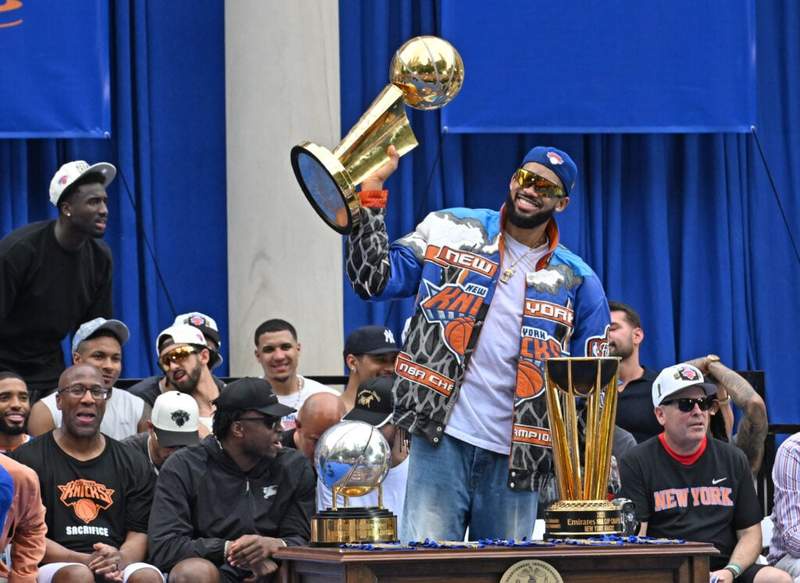 Image from: Who New York Knicks stars brought to title parade, including Ali Marks and Mikal Bridges’ dog