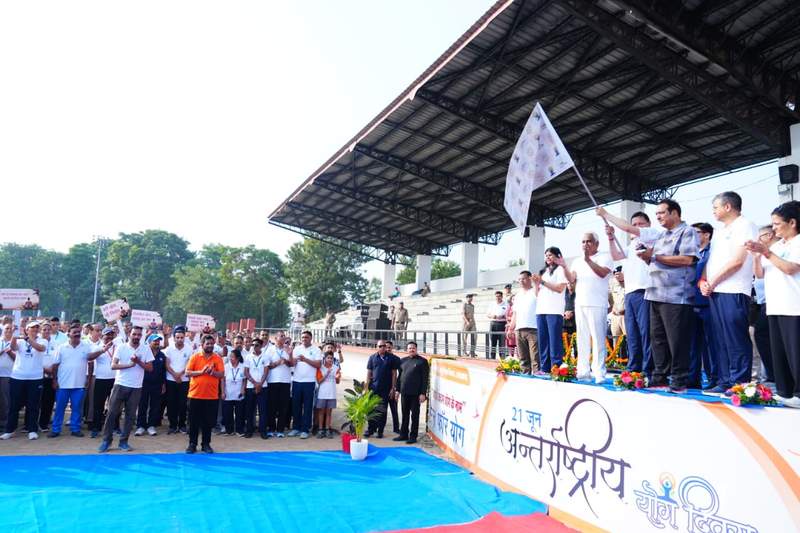 Image from: Uttarakhand CM Dhami participates in 'Run for Yoga' event in Dehradun