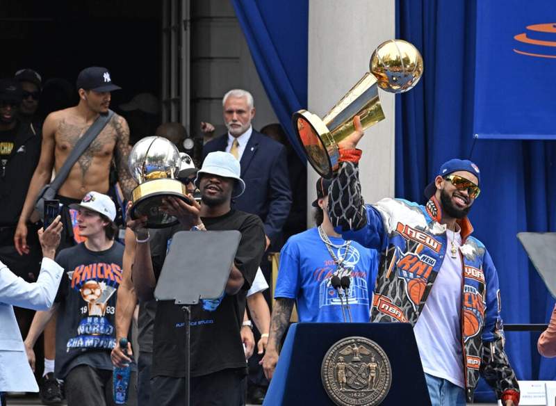 Image from: Knicks’ Tyler Kolek picks sides between Donald Trump and Governor Kathy Hochul with creative T-Shirt