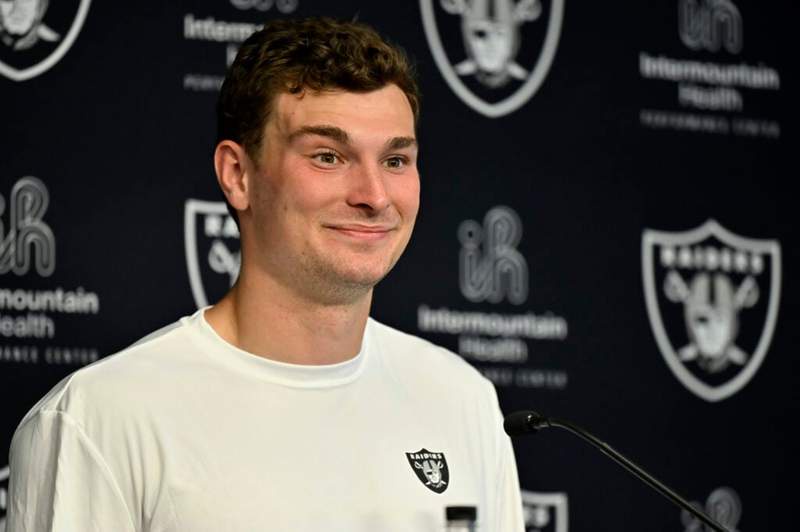 Image from: One way Tom Brady never wants to be addressed by Fernando Mendoza as revealed in NFL draft footage