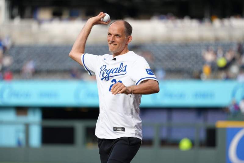 Image from: Kansas City Royals send message to England after World Cup team visit MLB side