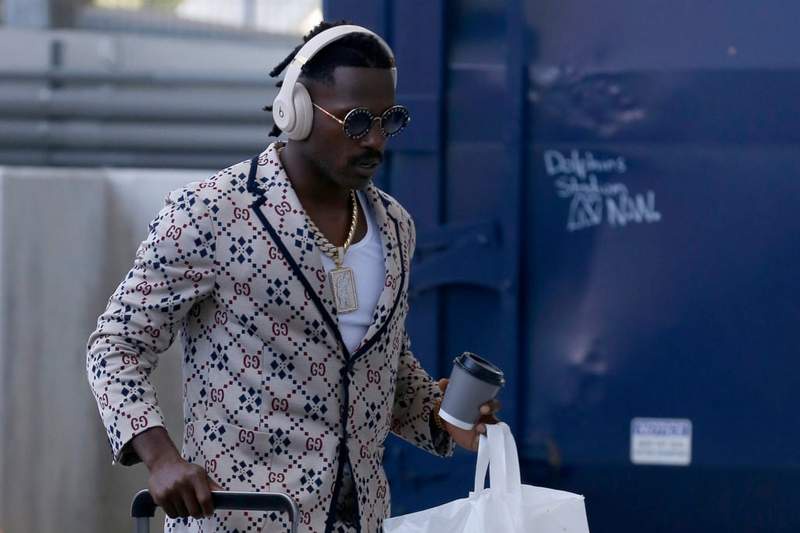 Image from: Antonio Brown trolls the NBA after the World Cup exposes one major problem
