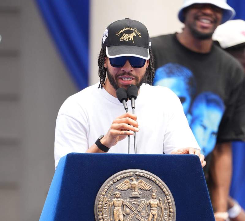 Image from: Jalen Brunson’s championship parade gesture squashes New York’s beef with children’s TV character