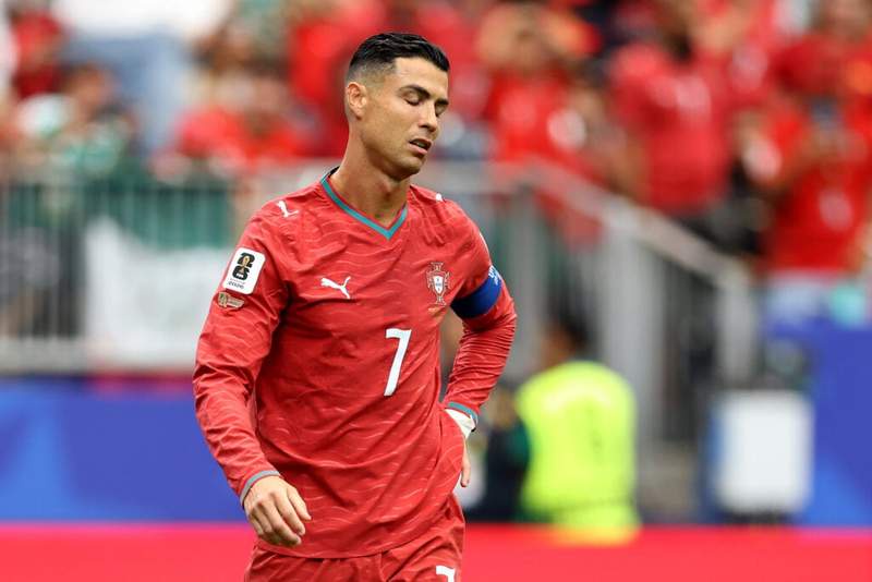 Image from: Cristiano Ronaldo under fire after claims that he tried to tell referees his teammate was offside