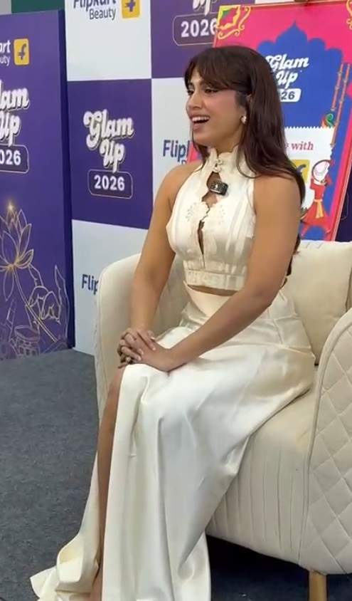 Image from: Bhumi Pednekkar, Janhvi Kapoor turn up glam quotient at Delhi event, discuss their beauty journey
