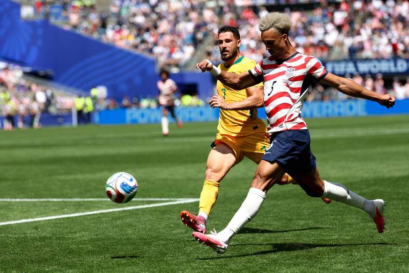 Image from: Co-hosts US sail into World Cup last 32 after Australia well beaten
