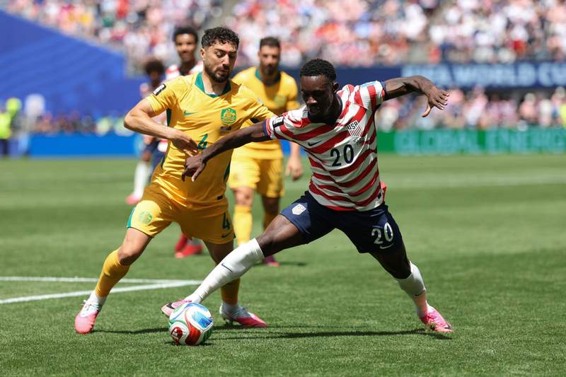 Image from: Co-hosts US sail into World Cup last 32 after Australia well beaten