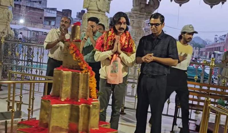 Image from: Gujarati singer Aditya Gadhvi visits Ambaji Temple after global award recognition for 'Albeli Matwali Maiya'