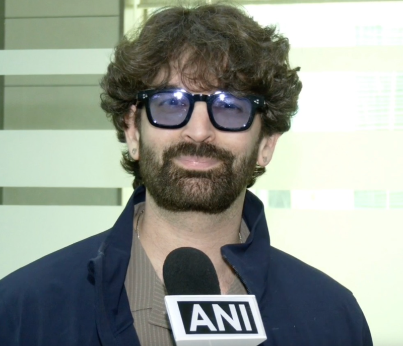 Image from: Suniel Shetty, Neil Nitin Mukesh encourage yoga for healthy living, praise PM Modi as "inspiration"