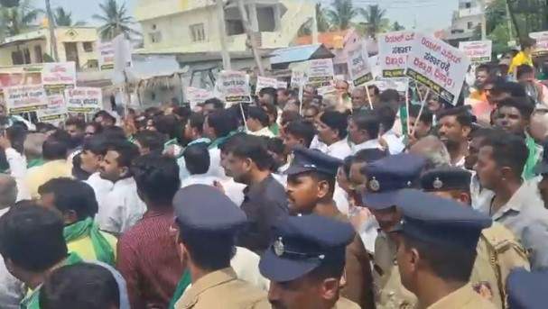 Image from: Bidadi township row: JD(S) Youth Wing president Kumaraswamy leads Padayatra against land acquisition