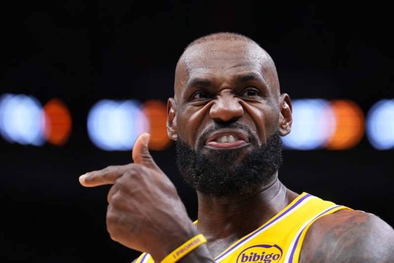 Image from: LeBron James uses Drake track in Instagram repost to set aside one-sided beef with rapper