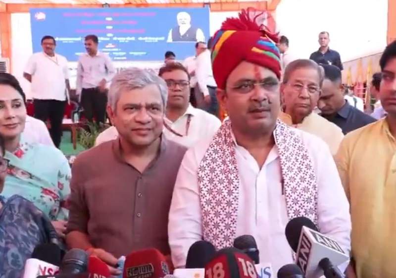Image from: Rajasthan: Ashwini Vaishnaw, Bhajanlal Sharma flag off Darbhanga Amrit Bharat Express from Khati Pura station