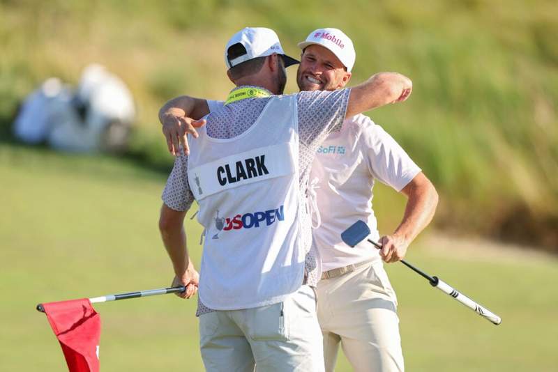 Image from: What Wyndham Clark’s father told him on the 18th green after his US Open win