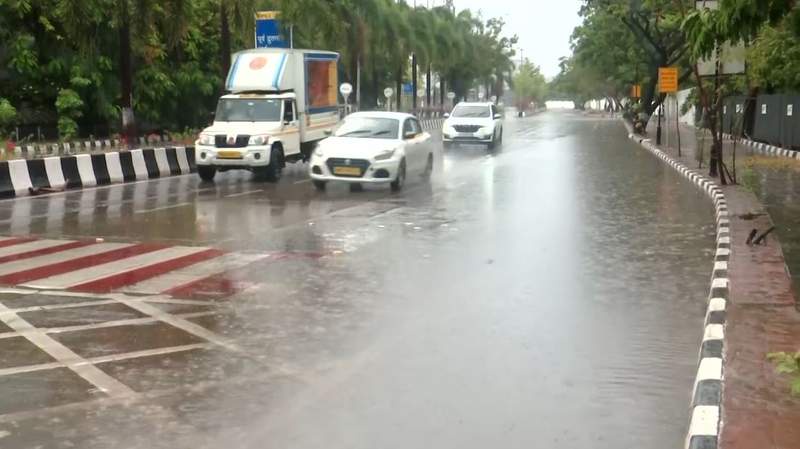 Image from: Maharashtra: BMC alerts citizens after IMD issues 3-hour Orange weather warning