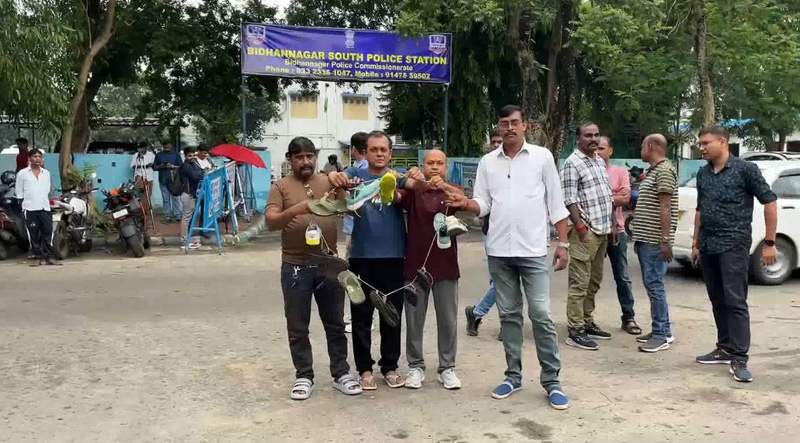 Image from: Football fans protest against former Bengal Sports Minister Aroop Biswas, wait outside police station with garland of shoes