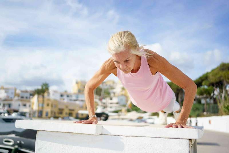 Image from: People who lift weights live longer – new study