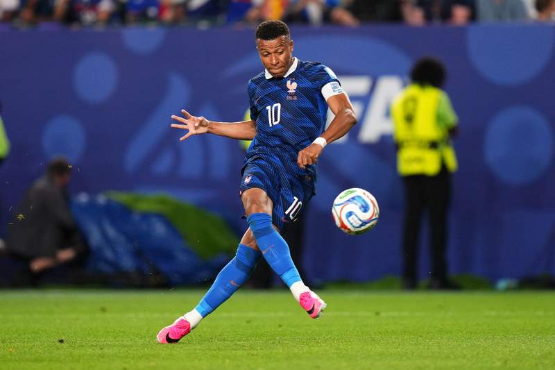 Image from: Messi and Mbappé say team comes first despite personal goals battle