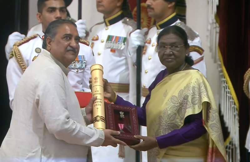 Image from: Satish Shah conferred Padma Shri posthumously, his brother receives award