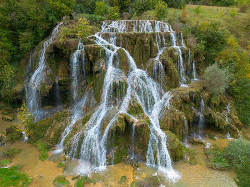 Image from: In the south of France, this enchanting waterfall looks straight out of a fantasy world (it’s even better than you can imagine!)