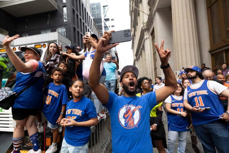 Image from: New York Knicks fan who stole NBA Championship trash can receives harsh punishment