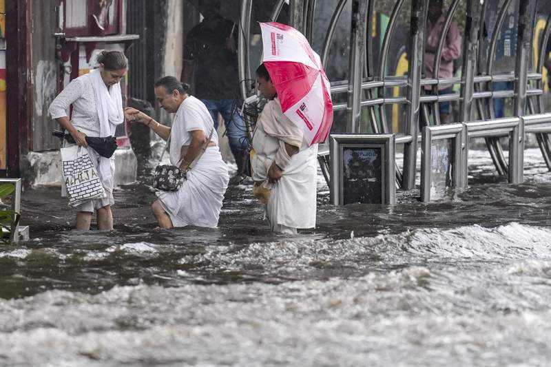 Image from: Monsoon onset drenches Mumbai; 200 mm rain in 24 hrs inundates low-lying areas, trains hit