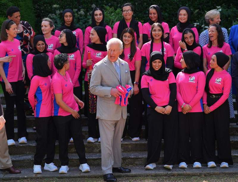 Image from: King welcomes Afghan refugee women's cricket team to royal residence as their UK tour begins