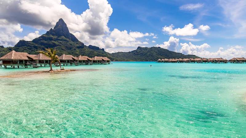 Image from: From the Maldives to Japan: 5 islands with the best turquoise waters in the world (they’ll take your breath away!)