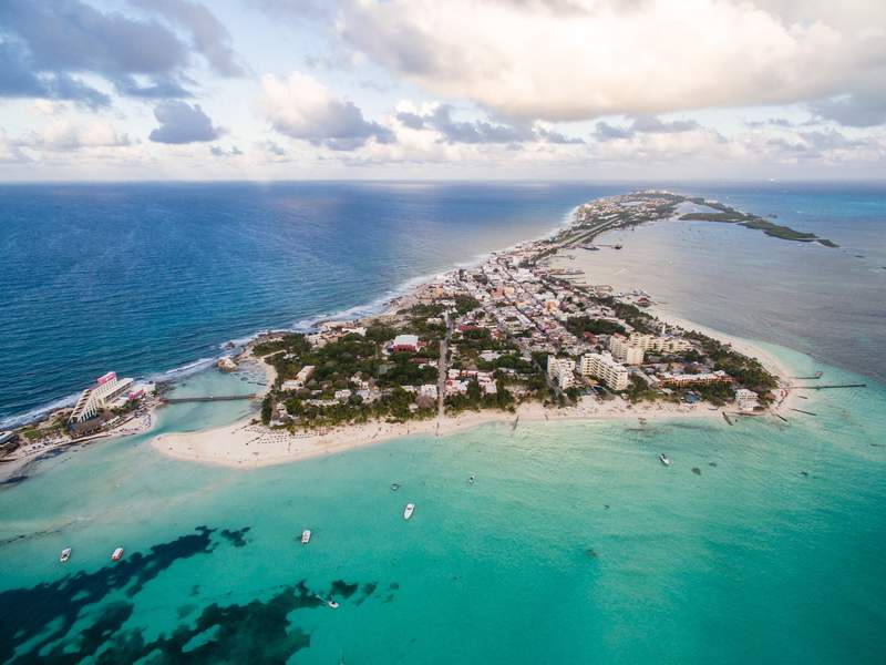 Image from: From the Maldives to Japan: 5 islands with the best turquoise waters in the world (they’ll take your breath away!)