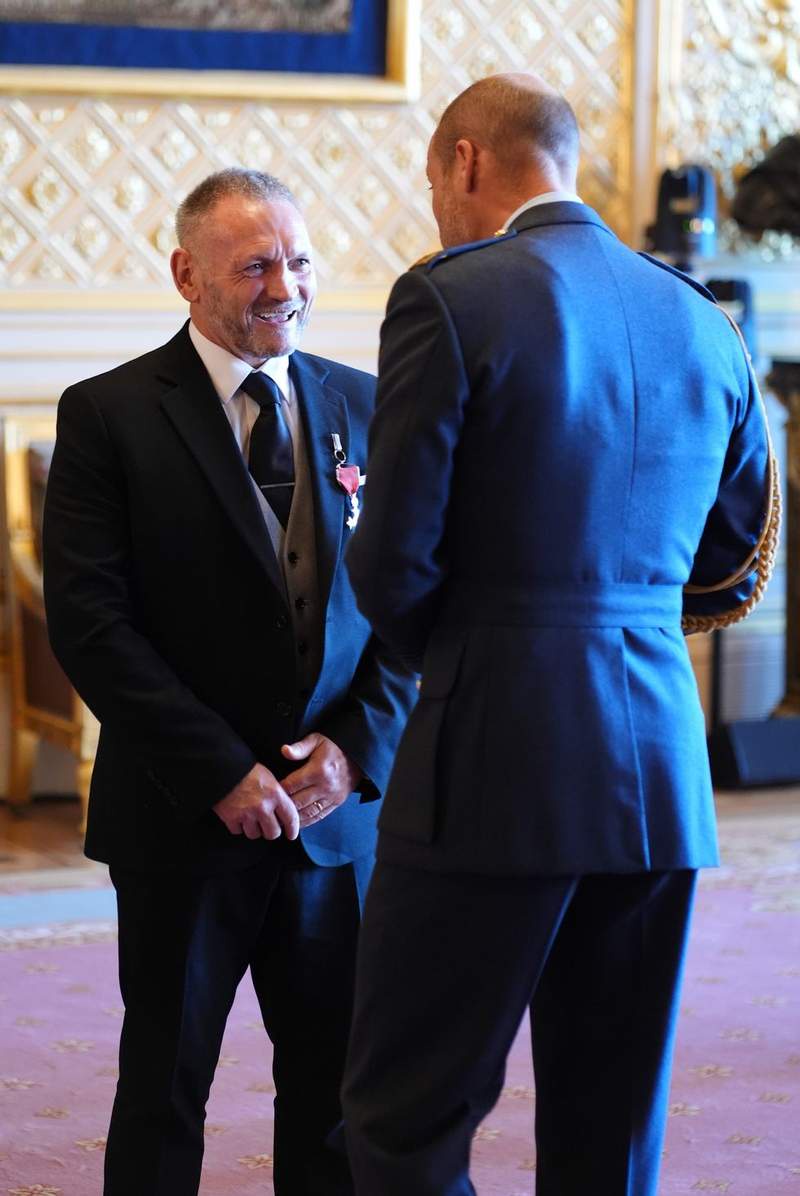 Image from: Man who completed 365 marathons in one year left 'surprised' after meeting Prince William