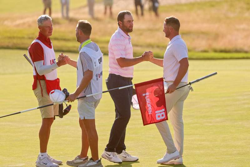Image from: Wyndham Clark reacts to what Scottie Scheffler’s caddie said to him on Sunday at the US Open