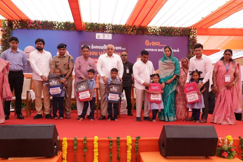 Image from: Gujarat CM Bhupendra Patel reviews smart school facilities and interacts with school management committee members and parents