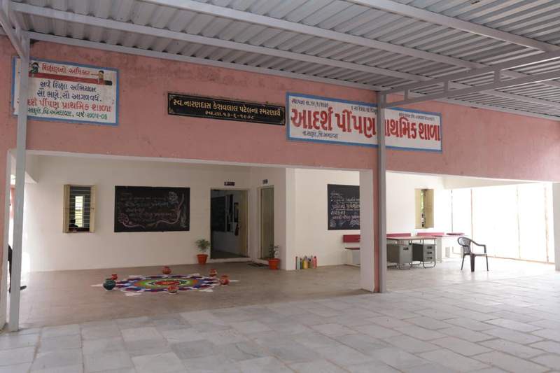 Image from: Gujarat CM Bhupendra Patel reviews smart school facilities and interacts with school management committee members and parents