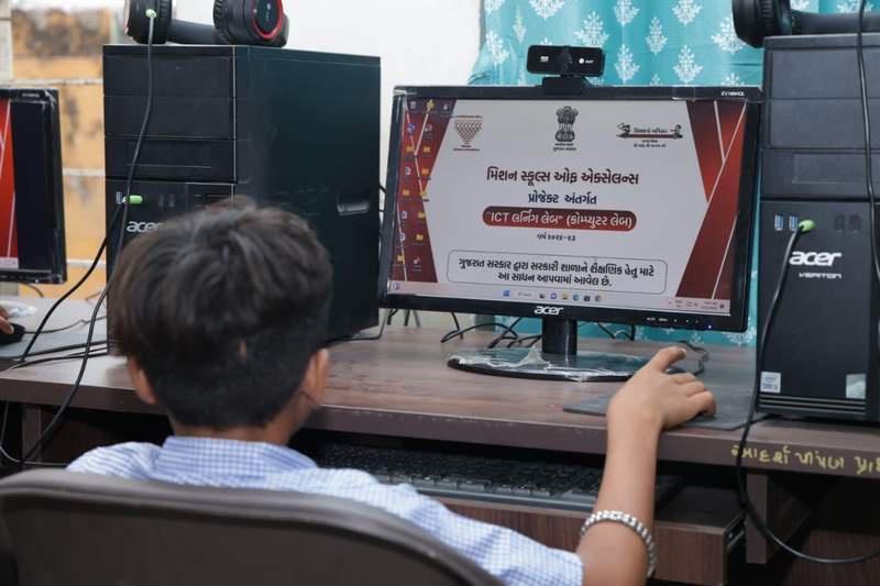 Image from: Gujarat CM Bhupendra Patel reviews smart school facilities and interacts with school management committee members and parents