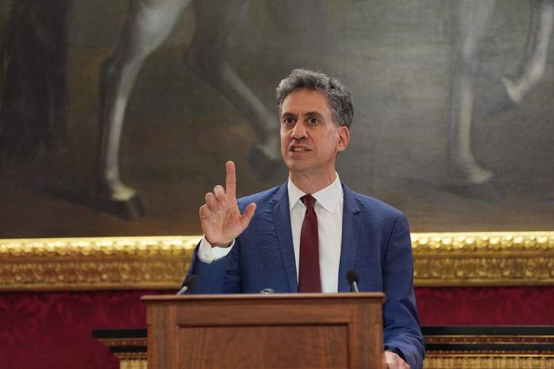 Image from: King Charles hailed as 'global inspiration' after meeting Cop29 chief during reception on pollution