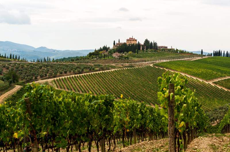 Image from: In Tuscany, this quintessentially Italian medieval village becomes an open-air gallery for several months (and the result is stunning)